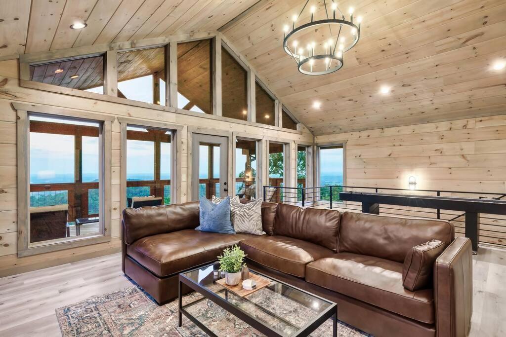 New Luxury Cabin With Stunning Mountainviews,Hottub, Firepit, Fireplace,2 Kingbeds, 2 Covereddecks,Bbqgrill, Shuffleboard And Pool Access Sevierville Exterior photo