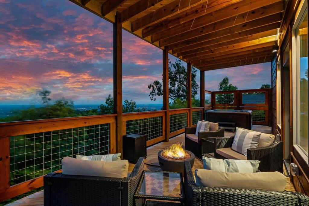 New Luxury Cabin With Stunning Mountainviews,Hottub, Firepit, Fireplace,2 Kingbeds, 2 Covereddecks,Bbqgrill, Shuffleboard And Pool Access Sevierville Exterior photo