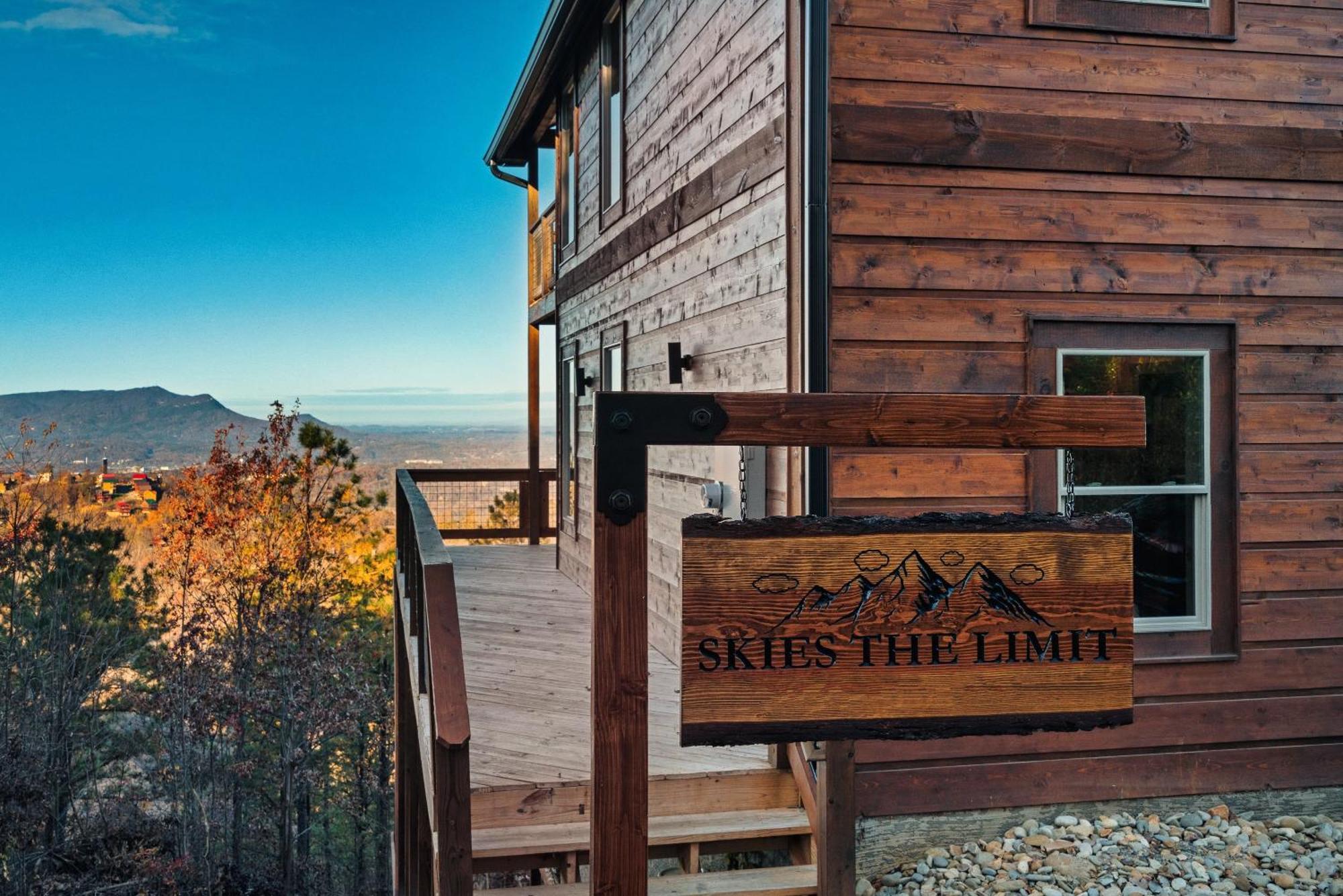 New Luxury Cabin With Stunning Mountainviews,Hottub, Firepit, Fireplace,2 Kingbeds, 2 Covereddecks,Bbqgrill, Shuffleboard And Pool Access Sevierville Exterior photo
